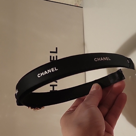 CHANEL Black & White Ribbon - Picture 5 of 8